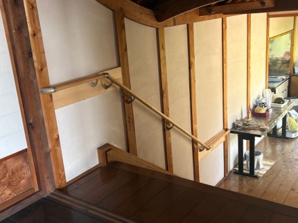 お寺本堂手摺